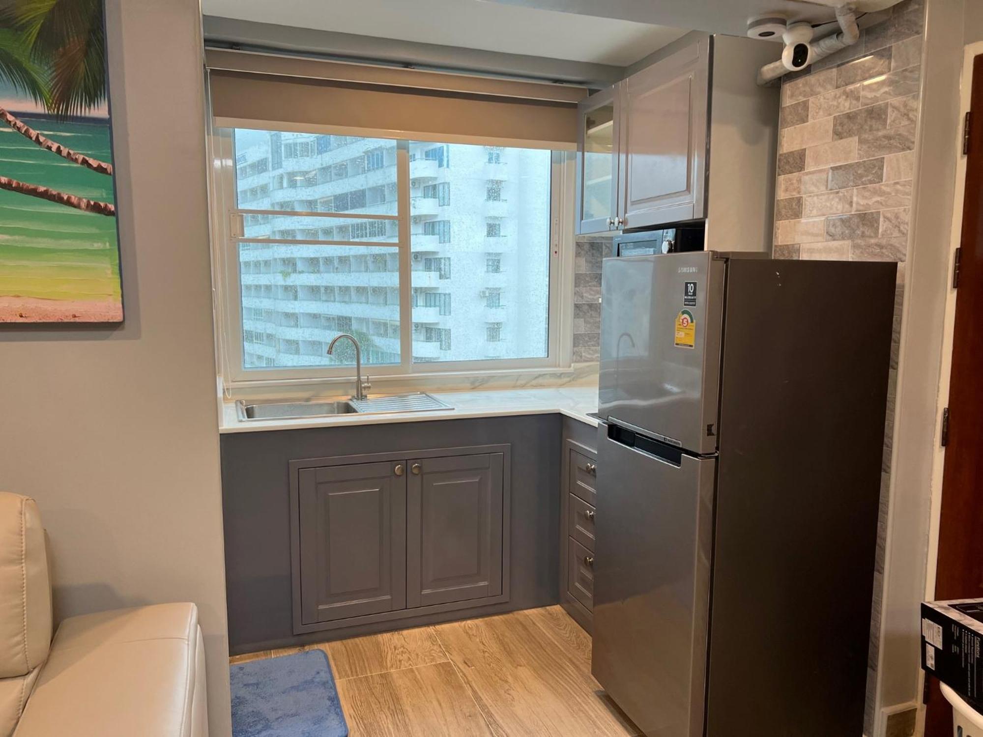 Apartment Vacation By Pam - 28 Sqm Modern With Private Bathroom, Kitchen, King Bed, Free Wifi And 65 Inch Smart Tc