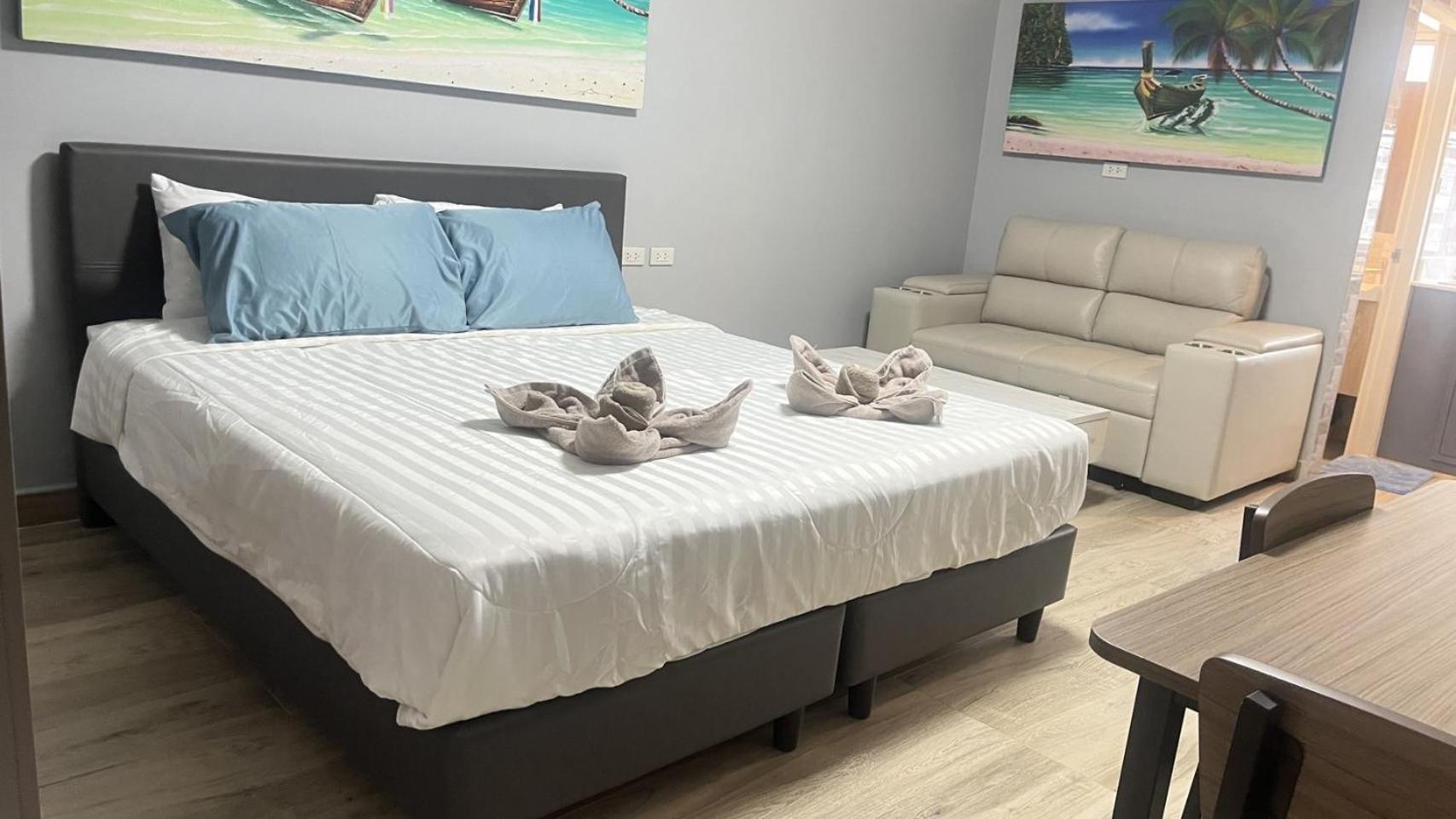 Vacation By Pam - 28 Sqm Modern With Private Bathroom, Kitchen, King Bed, Free Wifi And 65 Inch Smart Tc *