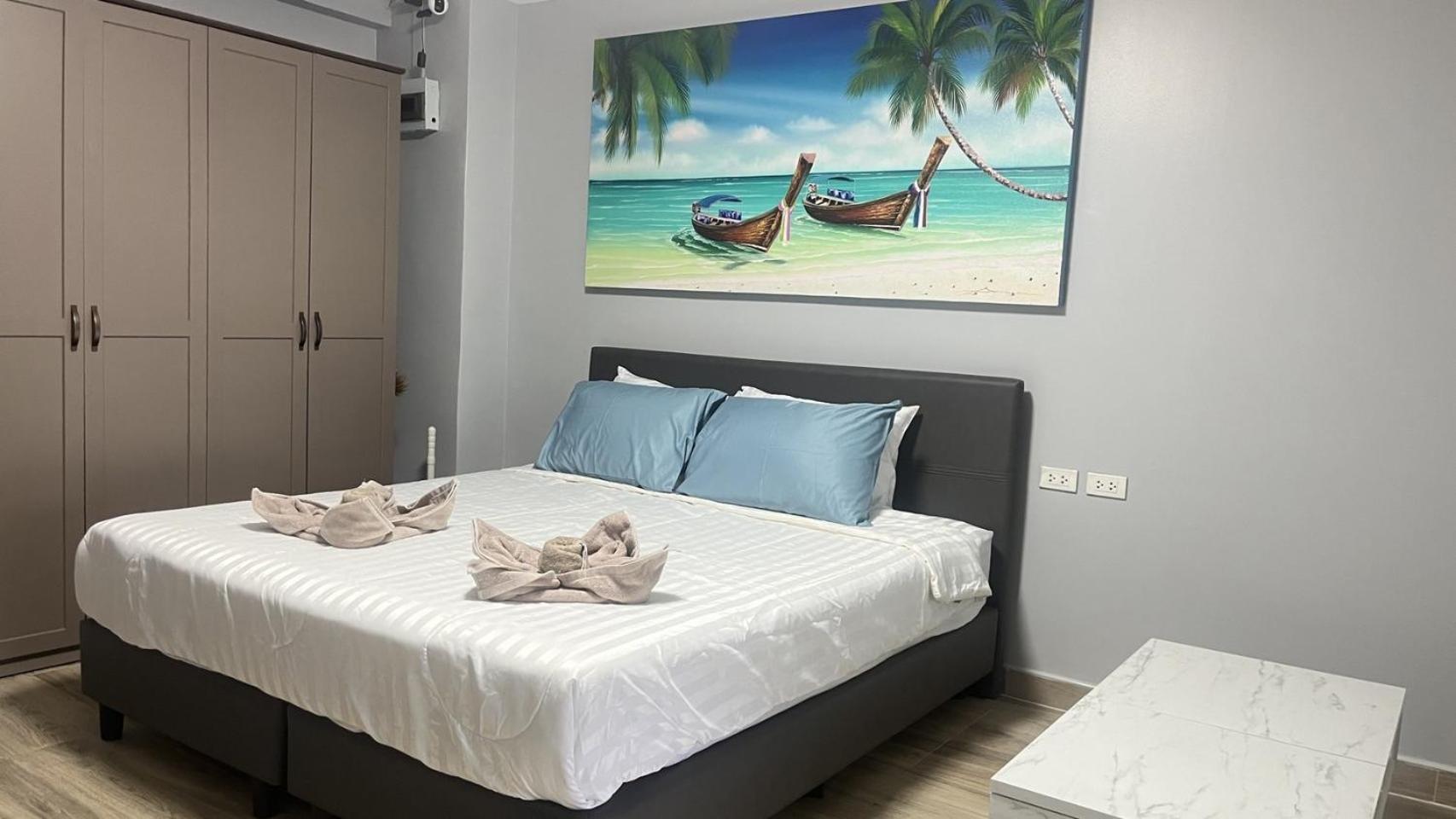 Apartment Vacation By Pam - 28 Sqm Modern With Private Bathroom, Kitchen, King Bed, Free Wifi And 65 Inch Smart Tc *